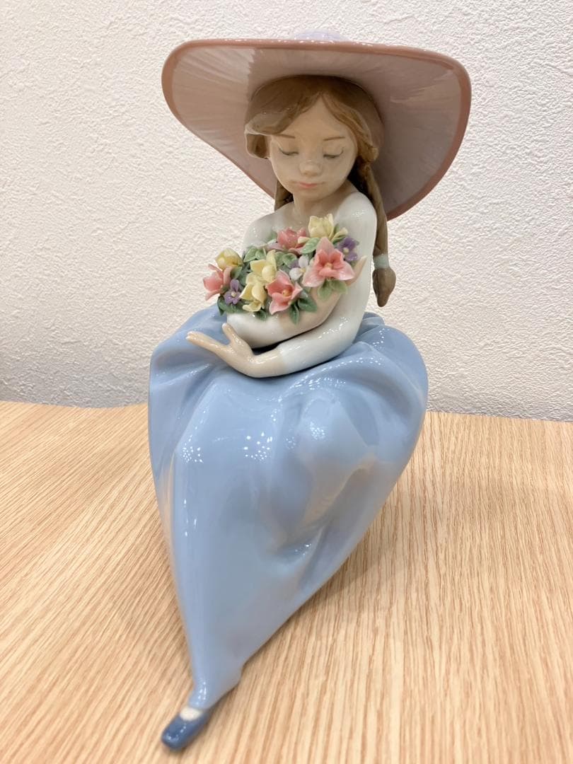 【美品】リヤドロ　花の香りにつつまれて　置物 人形