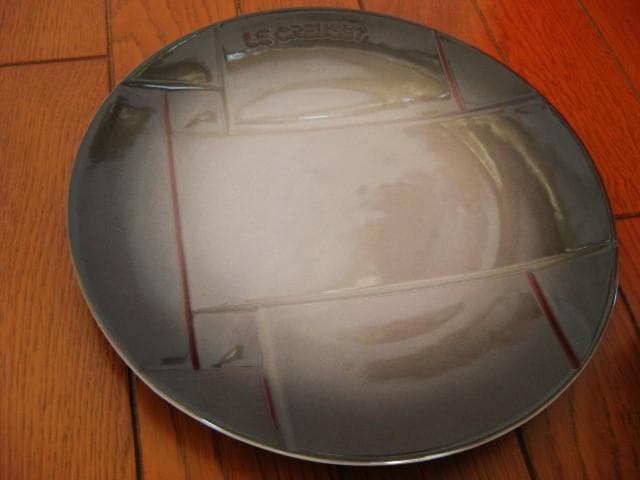 ルクルーゼのメッシュプレート４点セット　フリント　チェリーレッド