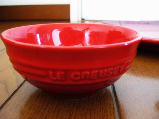 ルクルーゼのメッシュプレート４点セット　フリント　チェリーレッド