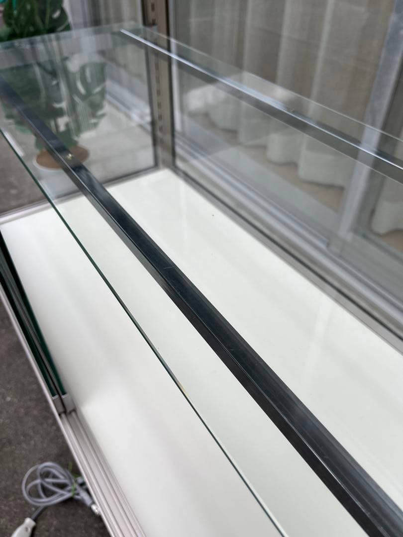 ◆引き取り限定◆エクシード　ガラスショーケース　24万　ストック付き　　照明付き