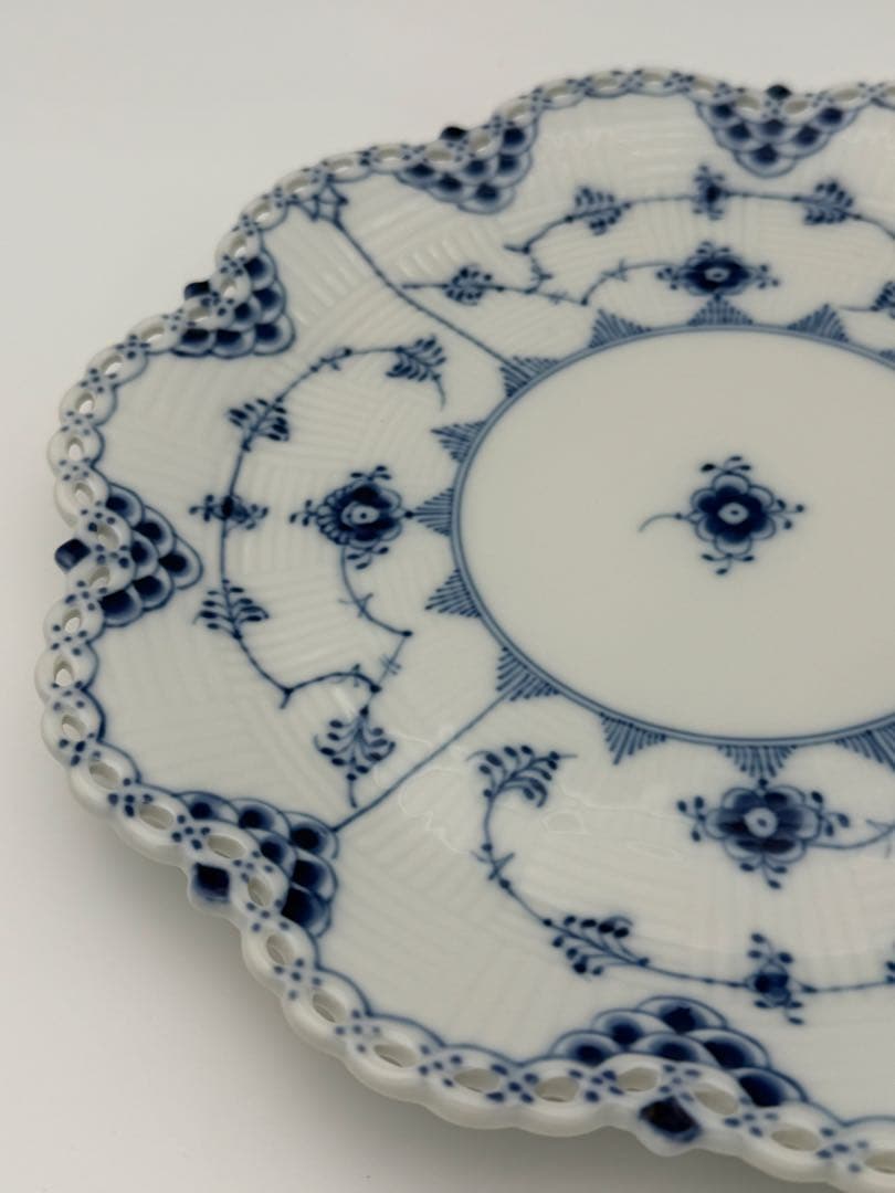 ロイヤルコペンハーゲン ブルーフルーテッド フルレース 花形 プレート