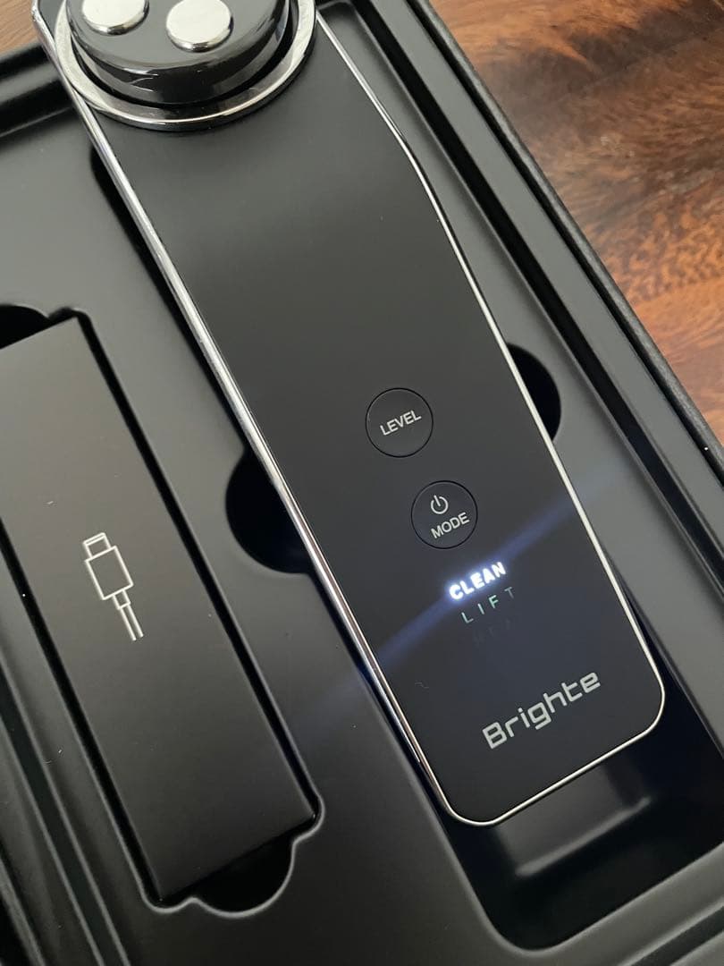 Brighte 美顔器　エレキリフト　ELEKI LIFT