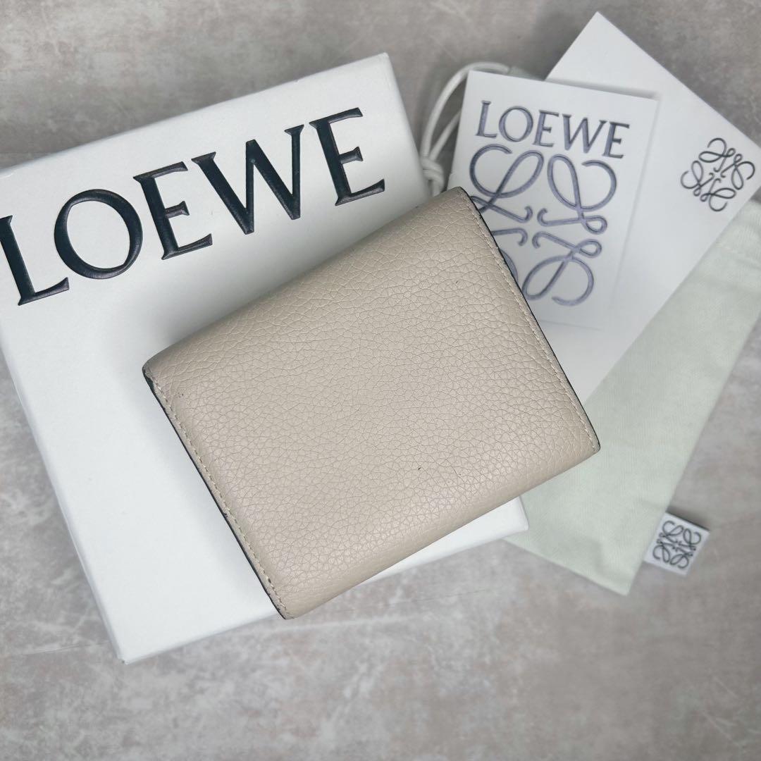 LOEWE ベージュ 三つ折り 財布 アナグラム ウォレット