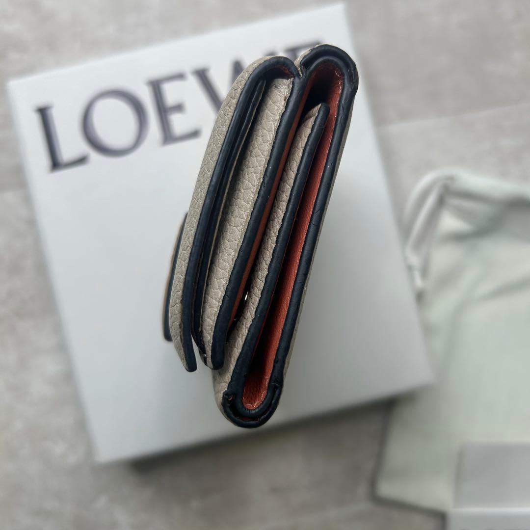 LOEWE ベージュ 三つ折り 財布 アナグラム ウォレット
