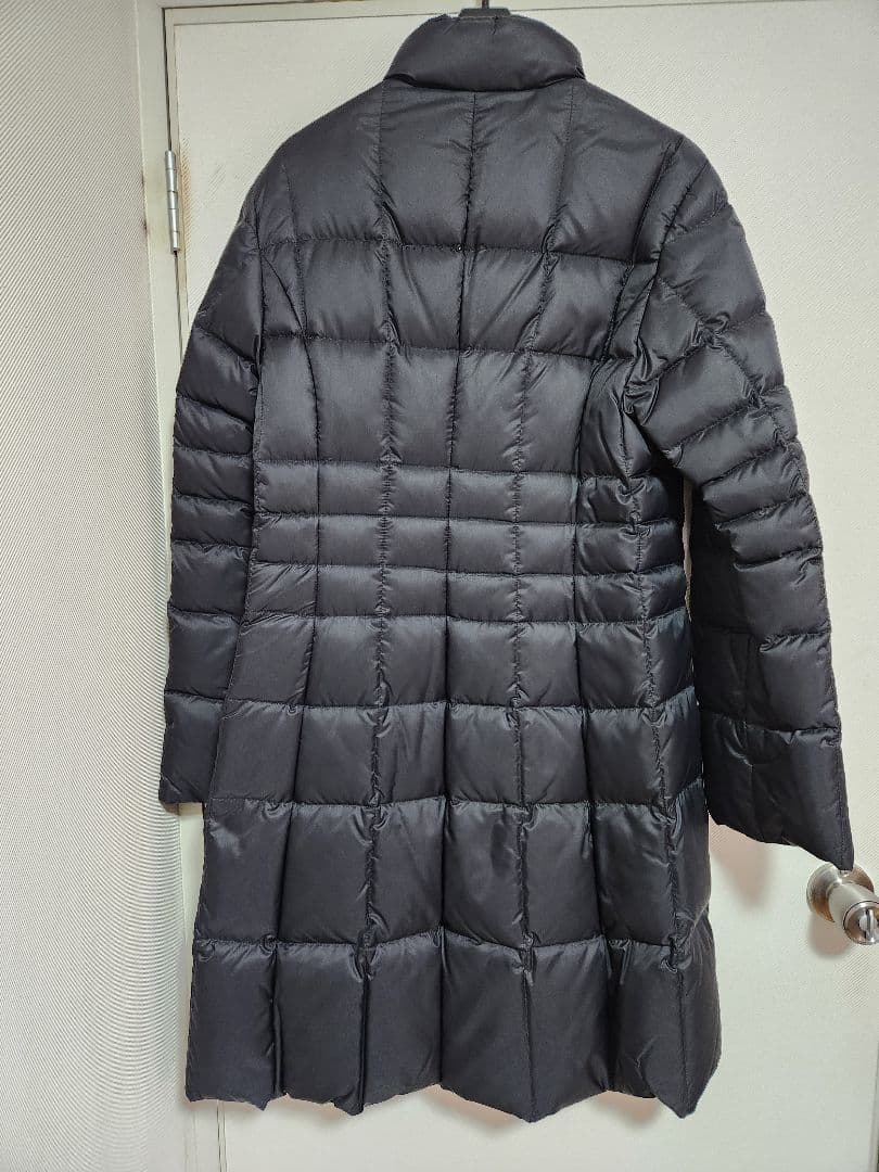 MONCLER(モンクレール) ダウンコート　黒色