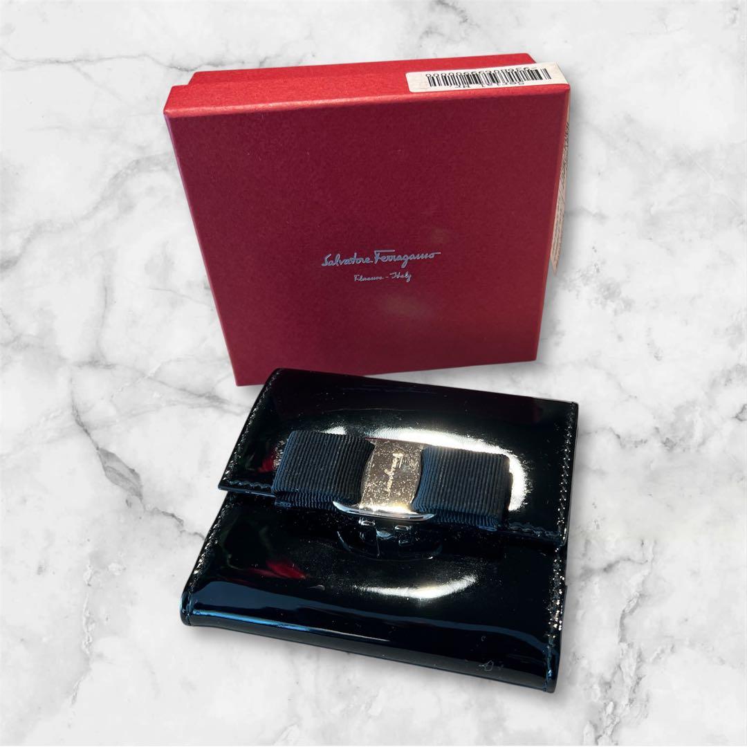 【Rico】フェラガモ エナメルリボン財布　二つ折り財布