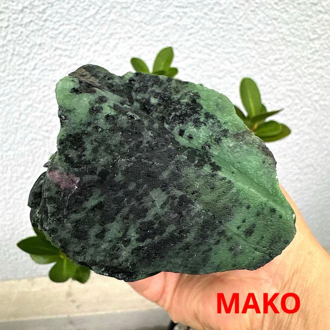 M1876☆天然ルビーゾイサイト彫刻【象】1Kg☆【鑑別書付き】☆天然石　原石