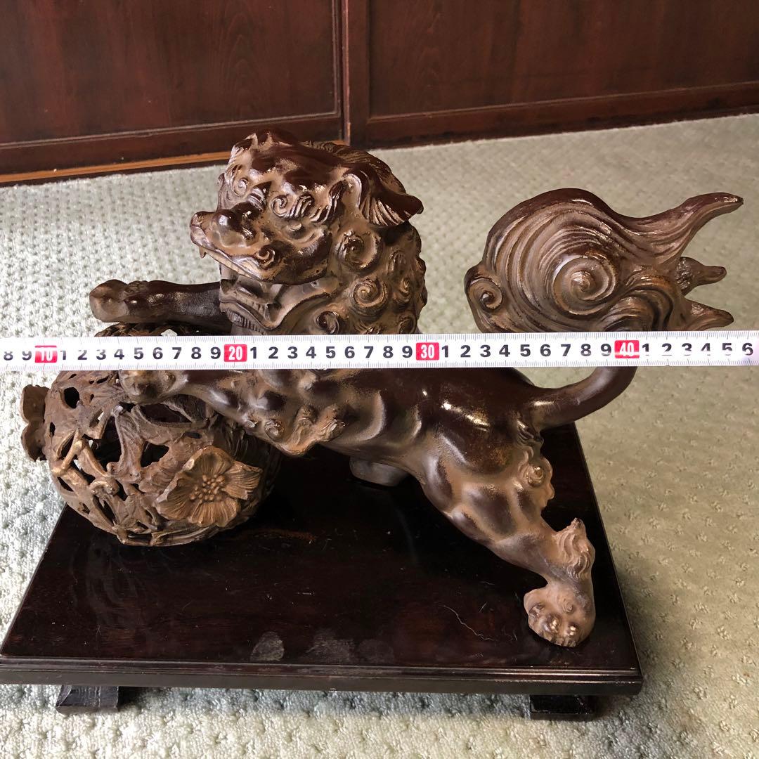 玉乗り 獅子 置物　狛犬 シーサー 金属製 台付き