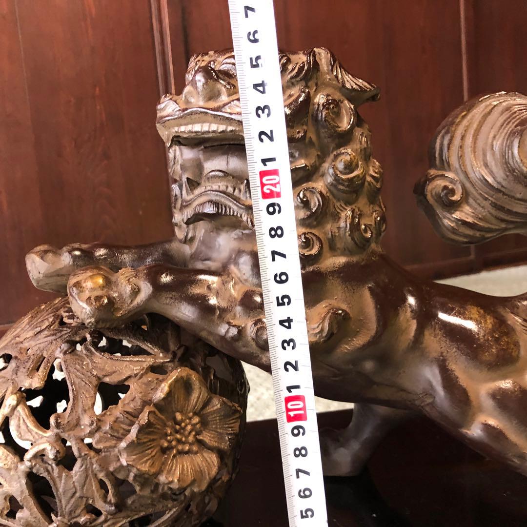 玉乗り 獅子 置物　狛犬 シーサー 金属製 台付き