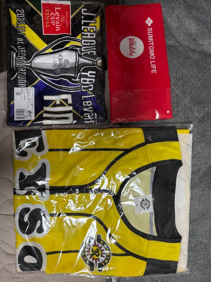 フェイスタオル7枚、柏レイソルベースボールTシャツ1枚