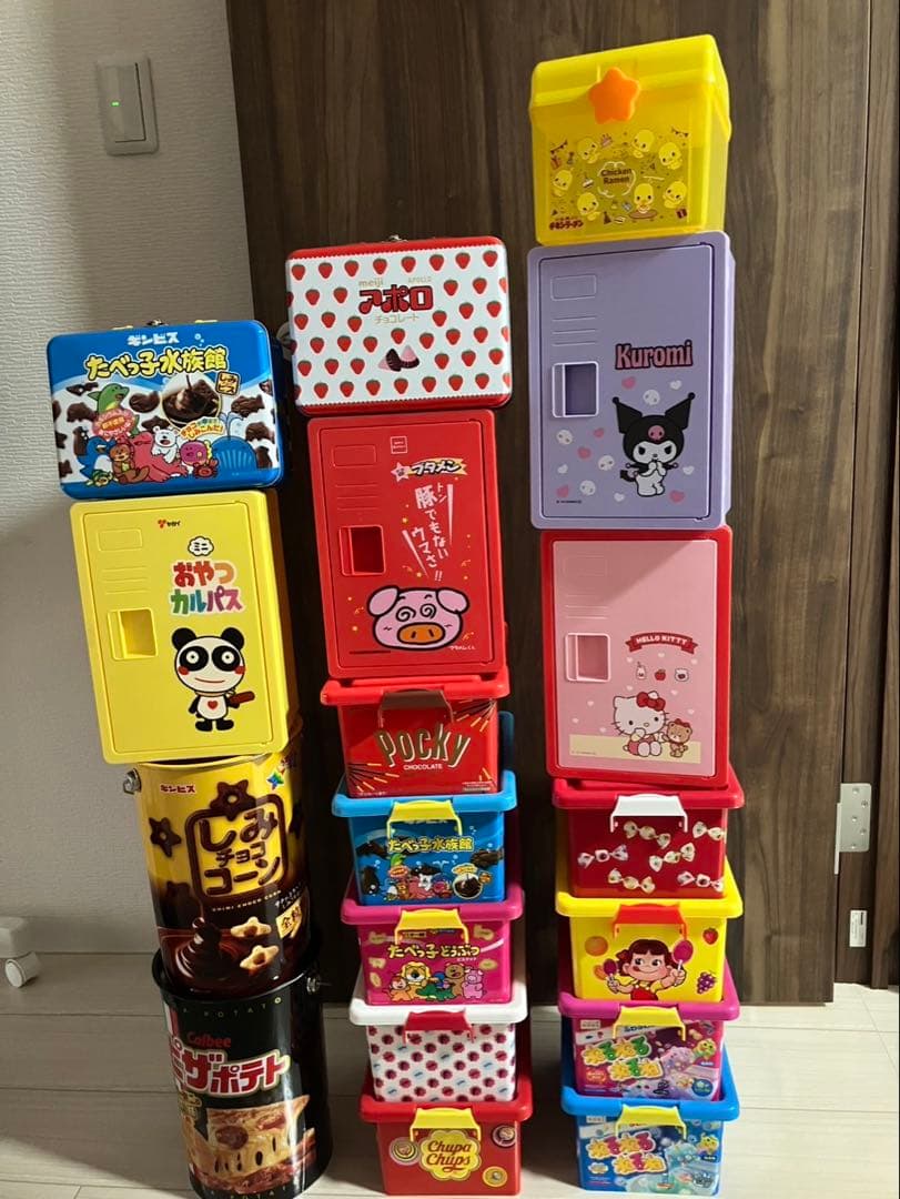 コンテナbox 多数　ピザポテト　しみチョコ　取って付き　トランク　ロッカー