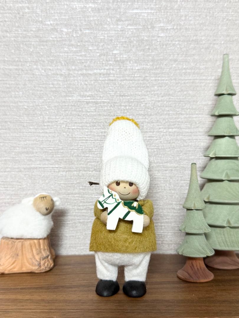 ノルディカニッセ ダーラナホースを持った男の子 2024 hyggeシリーズ