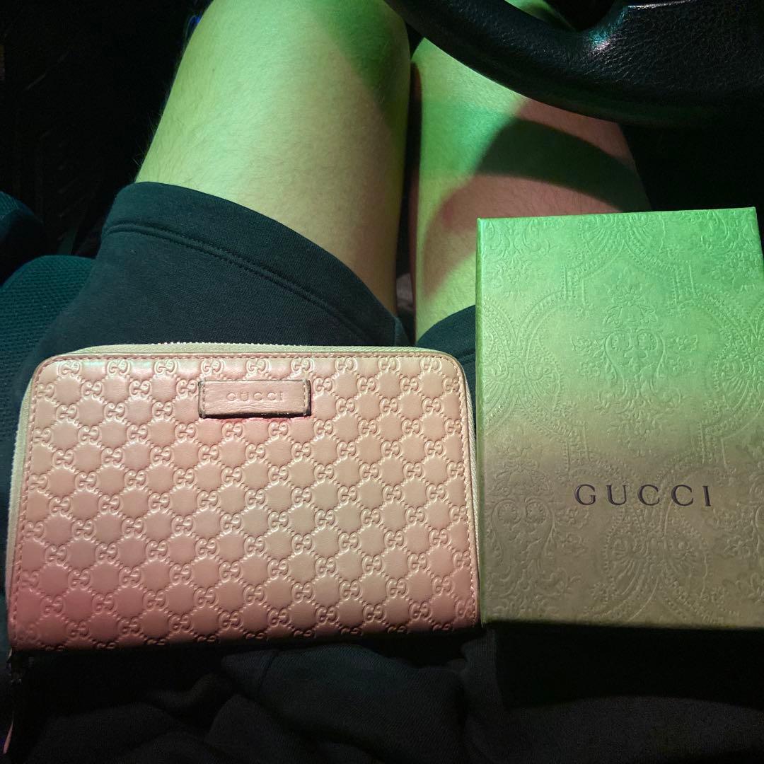 GUCCI ピンクレザー 二つ折り財布