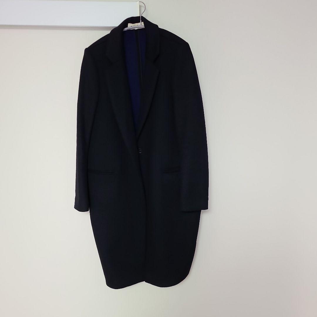 黒いチェスターコート