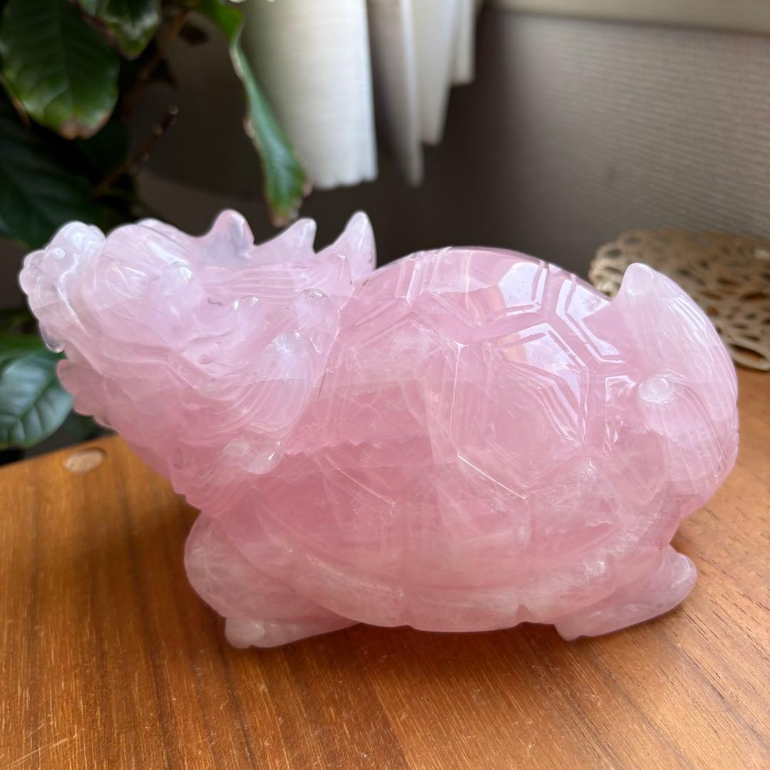 高品質 マダガスカル産ローズクォーツ 龍亀（ロングイ） 置物1.5kg