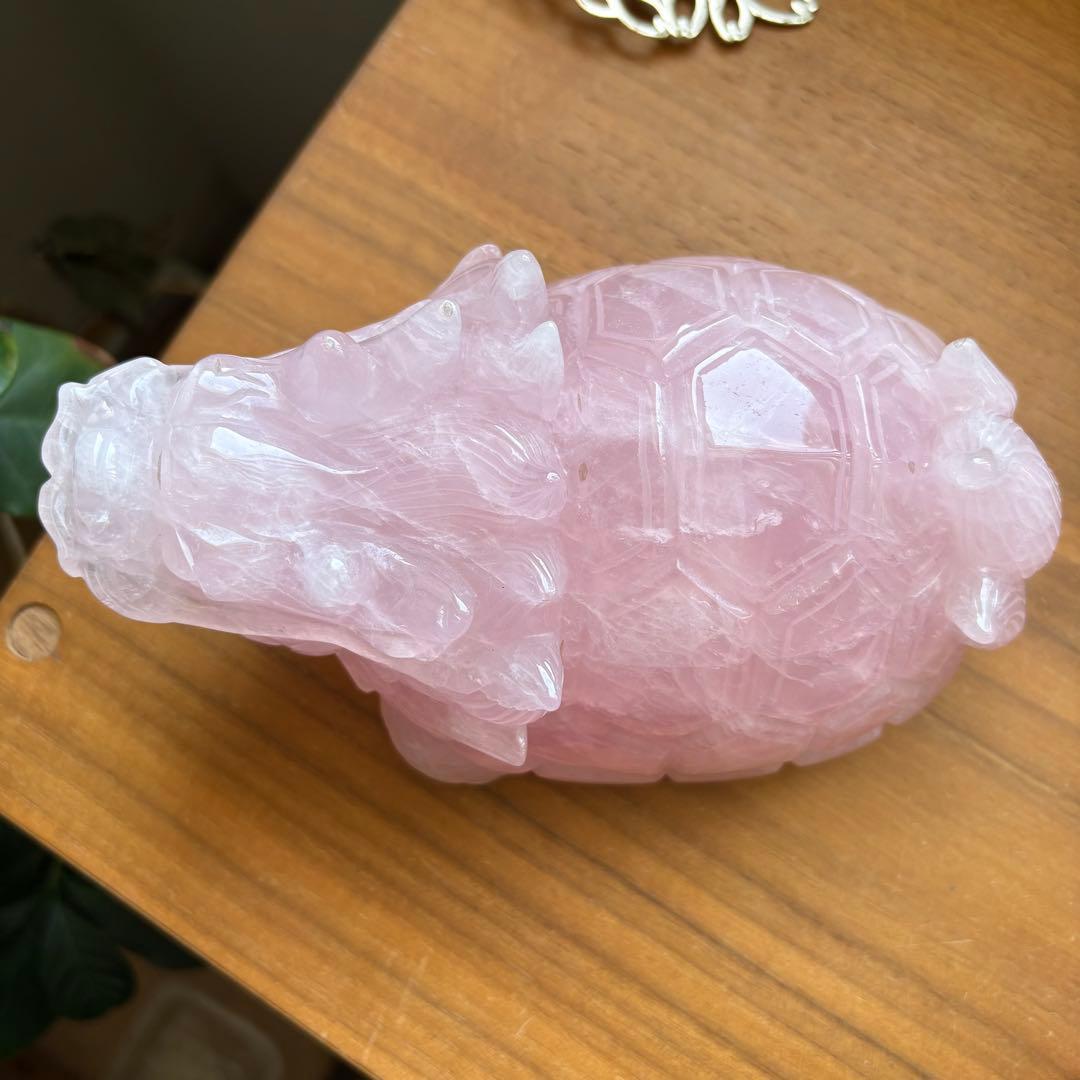高品質 マダガスカル産ローズクォーツ 龍亀（ロングイ） 置物1.5kg