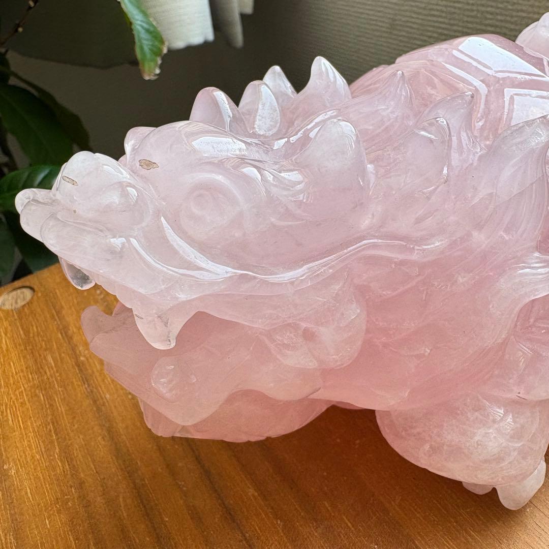 高品質 マダガスカル産ローズクォーツ 龍亀（ロングイ） 置物1.5kg