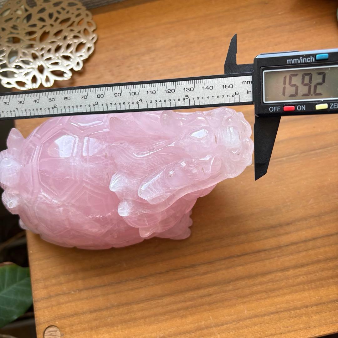 高品質 マダガスカル産ローズクォーツ 龍亀（ロングイ） 置物1.5kg