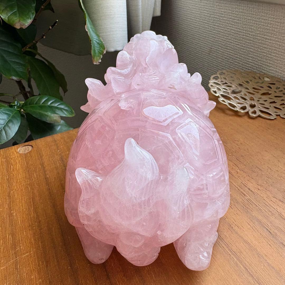 高品質 マダガスカル産ローズクォーツ 龍亀（ロングイ） 置物1.5kg