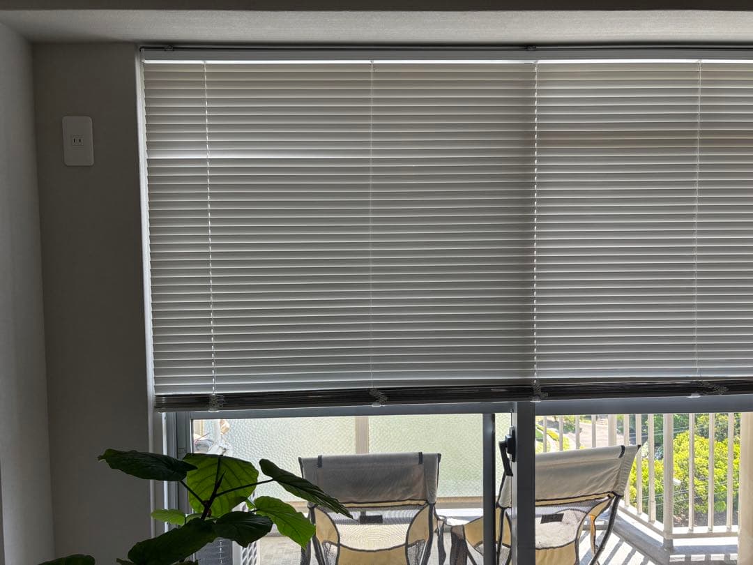 ホワイト スラットブラインド