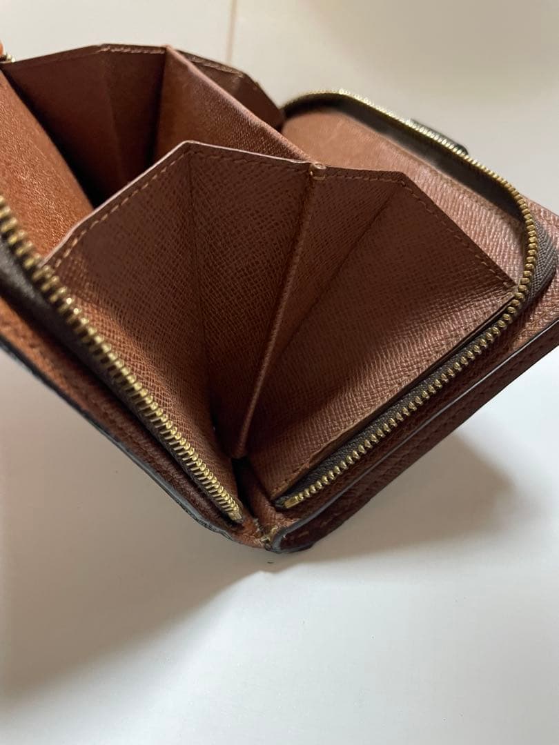 LOUIS VUITTON ルイヴィトン　モノグラム二つ折り　財布