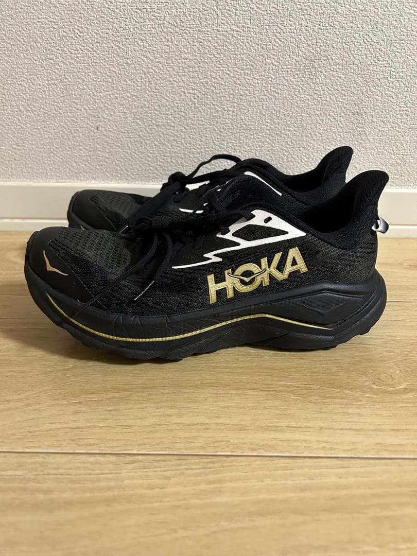 靴 HOKA CHALLENGER 8