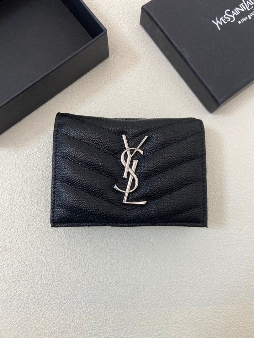 Yves Saint Laurent ブラック二つ折り財布