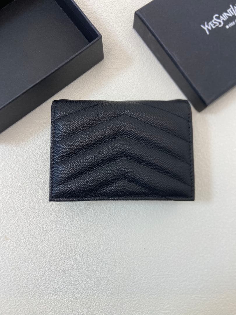 Yves Saint Laurent ブラック二つ折り財布