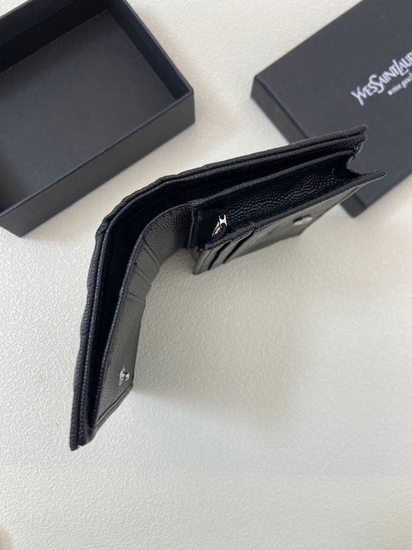 Yves Saint Laurent ブラック二つ折り財布
