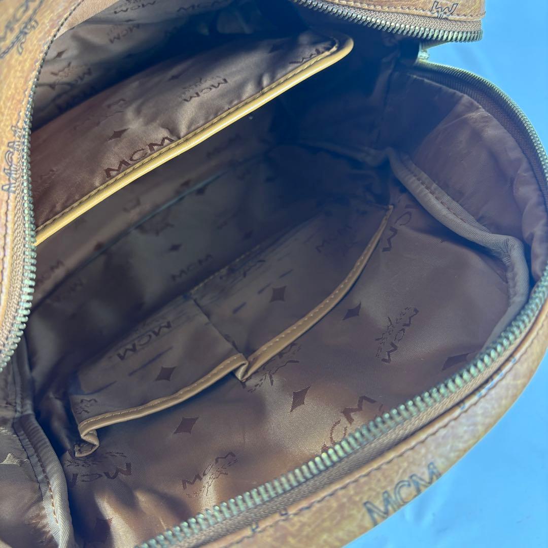 MCM スタッズ付き ブラウン 系　キャメル　リュックパック