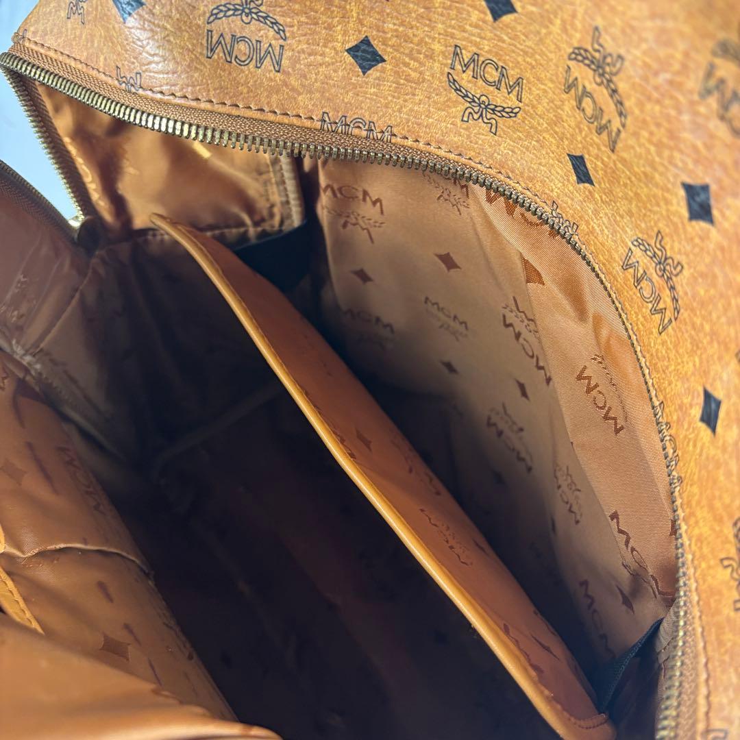 MCM スタッズ付き ブラウン 系　キャメル　リュックパック