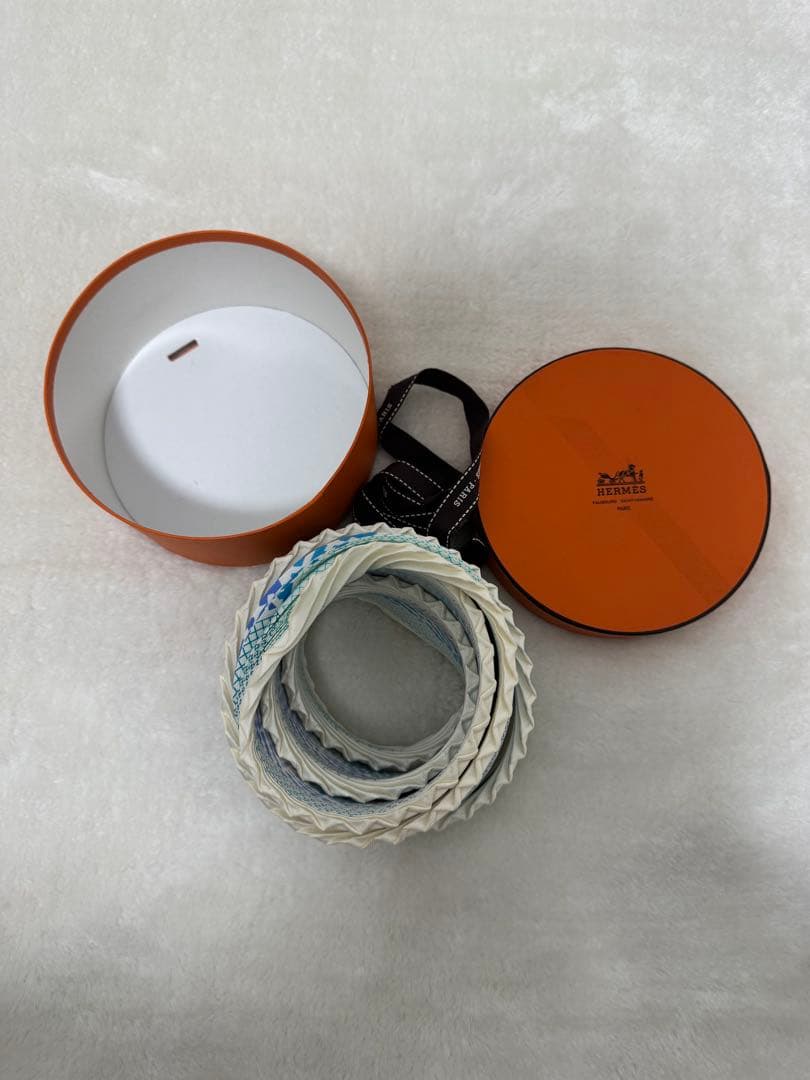 HERMES エルメス プリーツスカーフ　カレ90