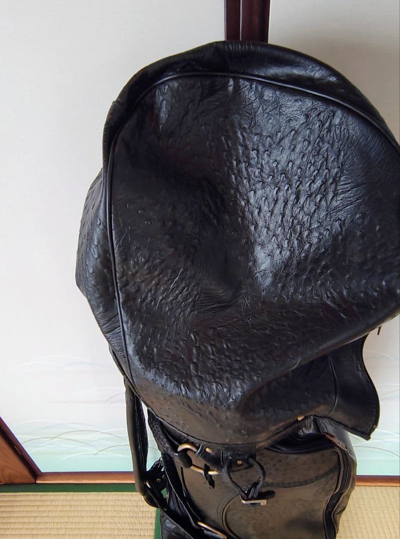 黒の合成皮革ゴルフバッグ