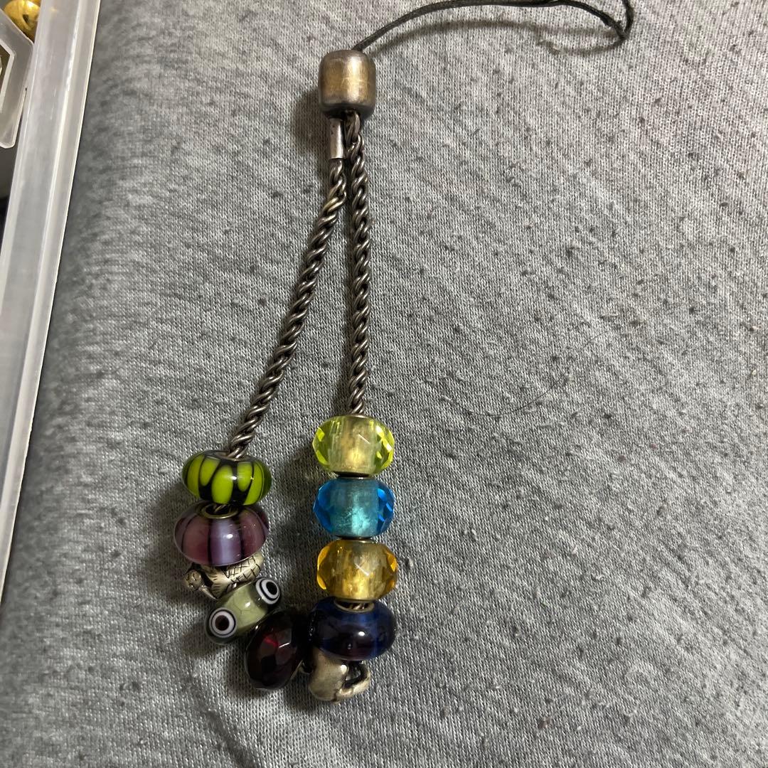 カラフルビーズのストラップTrollbeads