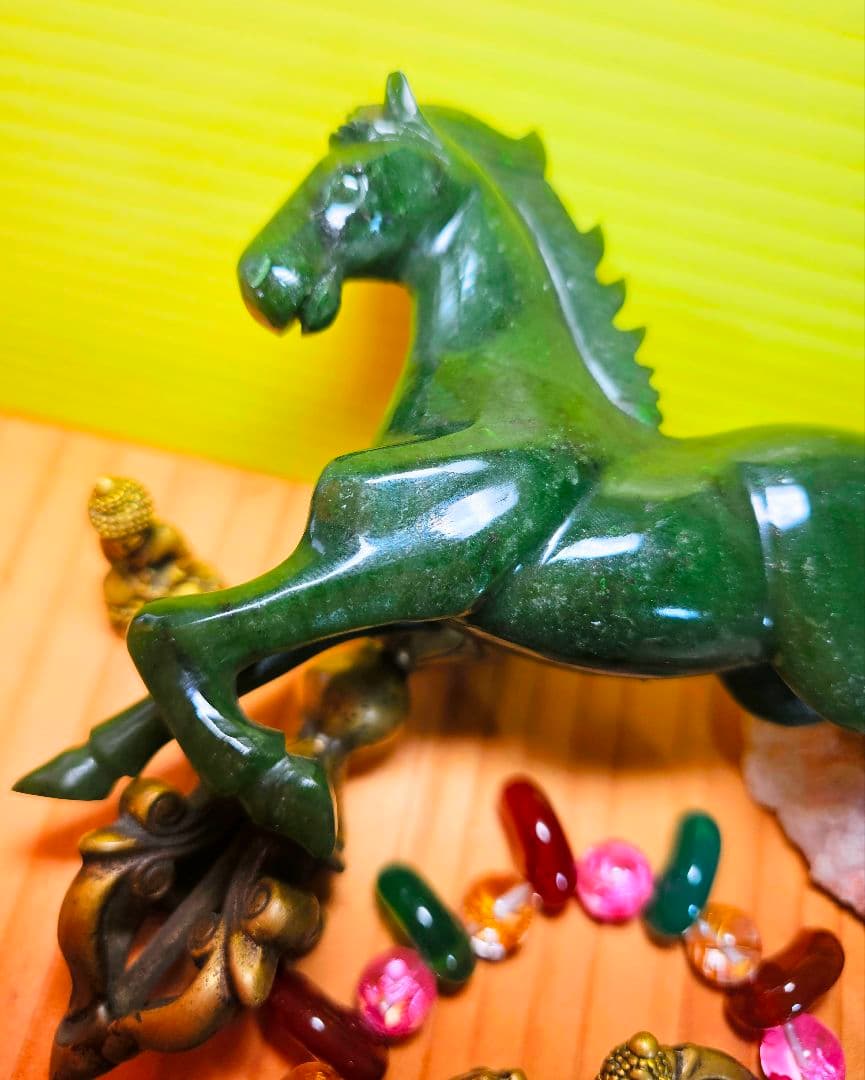 運気上昇‼️ネフライト(軟玉)の馬の置物と龍神勾玉ブレス