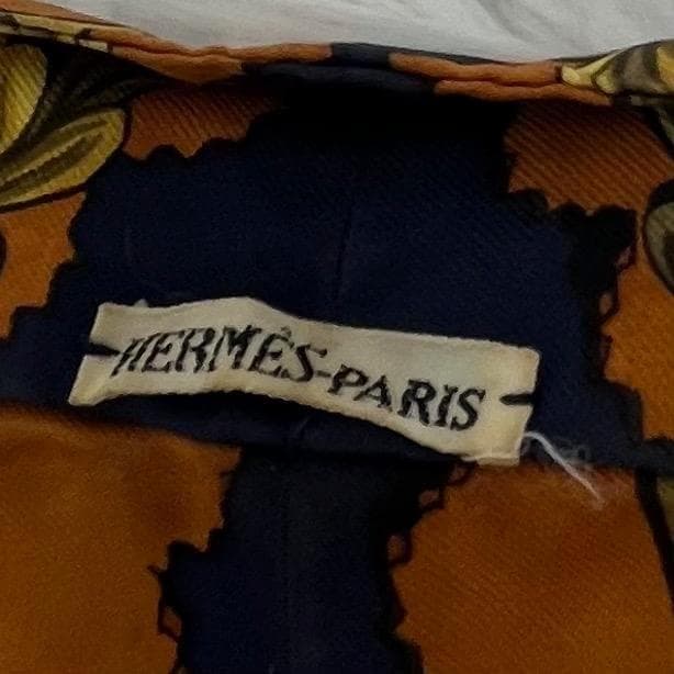 エルメス HERMES スカーフ　シルク100％ 　タグあり