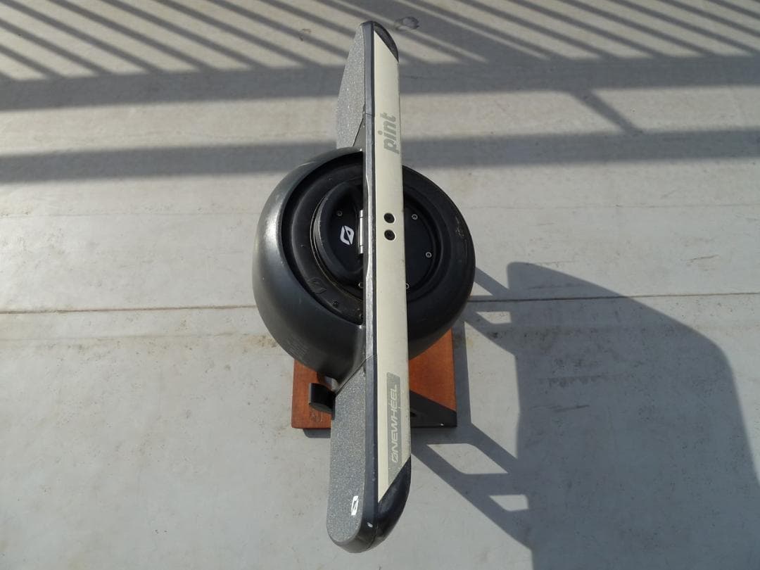 即購入は✖　累積走行距離わずか61キロ OneWheel Pint 電動スケボー