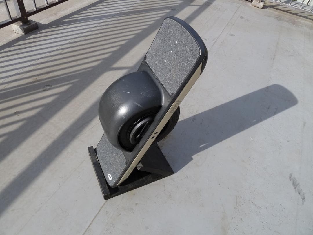 即購入は✖　累積走行距離わずか61キロ OneWheel Pint 電動スケボー