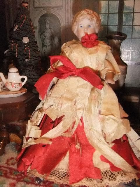 ビクトリアン人形と家具セット　ドールハウス　灯りも点きます