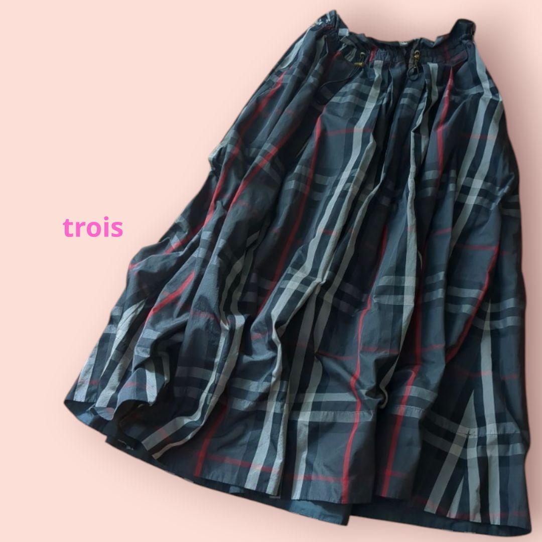trois トロワ　タータンチェックメモリー ロングタックスカート