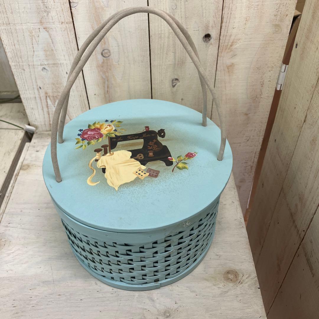 マニーグランシュマン　アンティークなソーイングバスケットミシンブルー