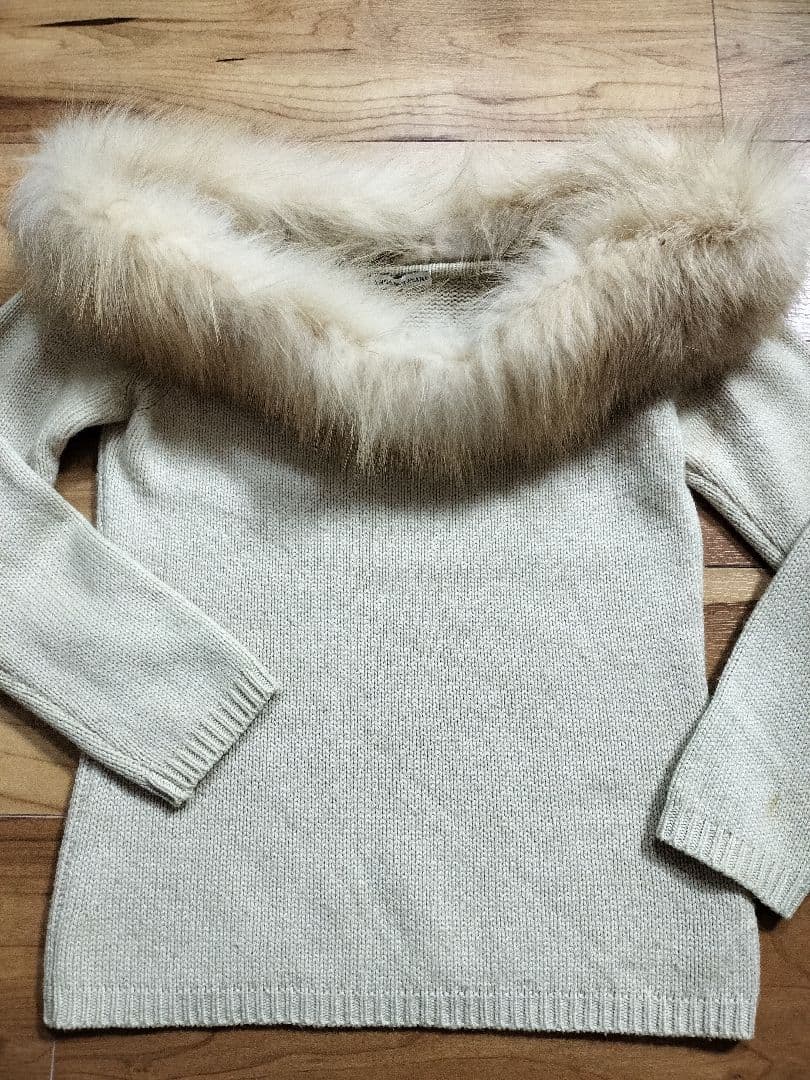 ANNA MOLINARI ふわふわファー付きニットセーターベージュゴージャス