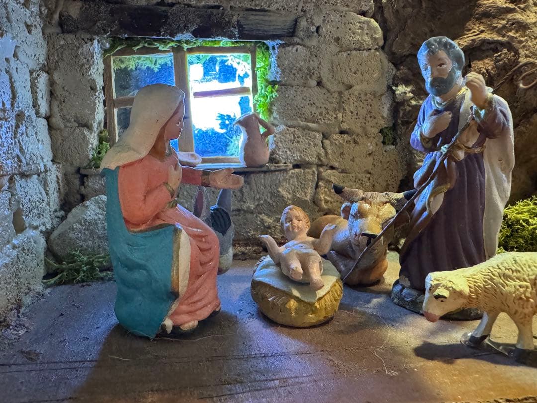 イタリア製プレゼピオ(キリスト降誕)　　　　　　　イエス、マリア、ヨゼフ、ひつじ