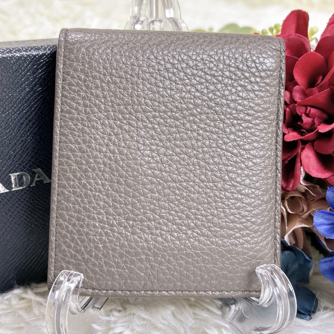 現行モデル PRADA パース付きレザーウォレット 三角プレート RFID