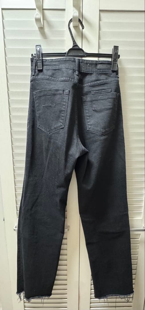 YANUKレア ボーイズストレートLEA