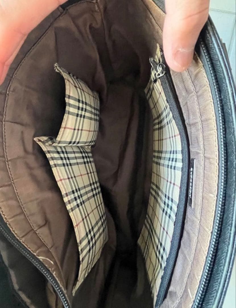 Burberryバーバリー　レザーバッグ　トートバック　ブラック