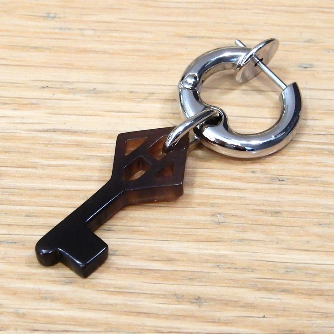 超美品 エルメス 24AW シングルピアス クレH バッファローホーン メタル