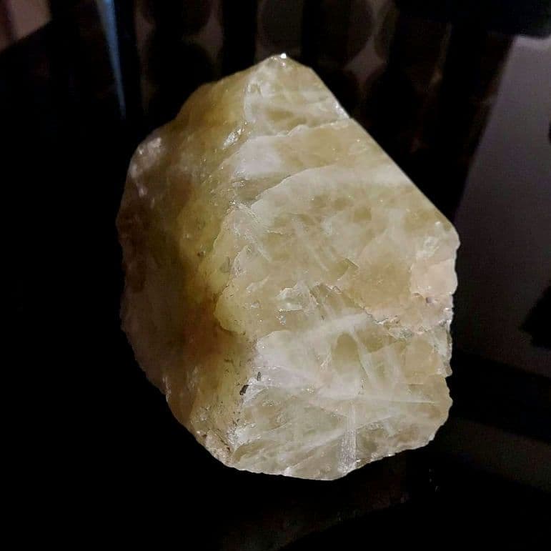 巨石！ レモンクオーツ 原石 半面磨き 166