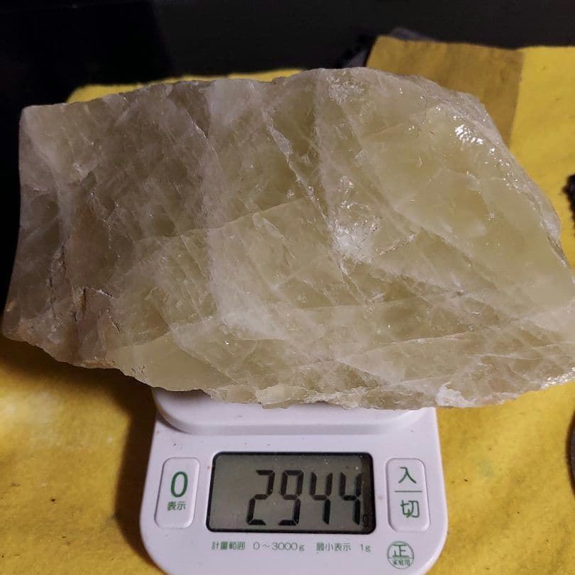 巨石！ レモンクオーツ 原石 半面磨き 166