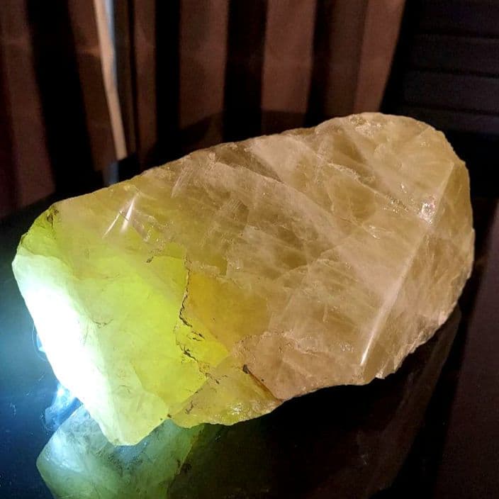 巨石！ レモンクオーツ 原石 半面磨き 166